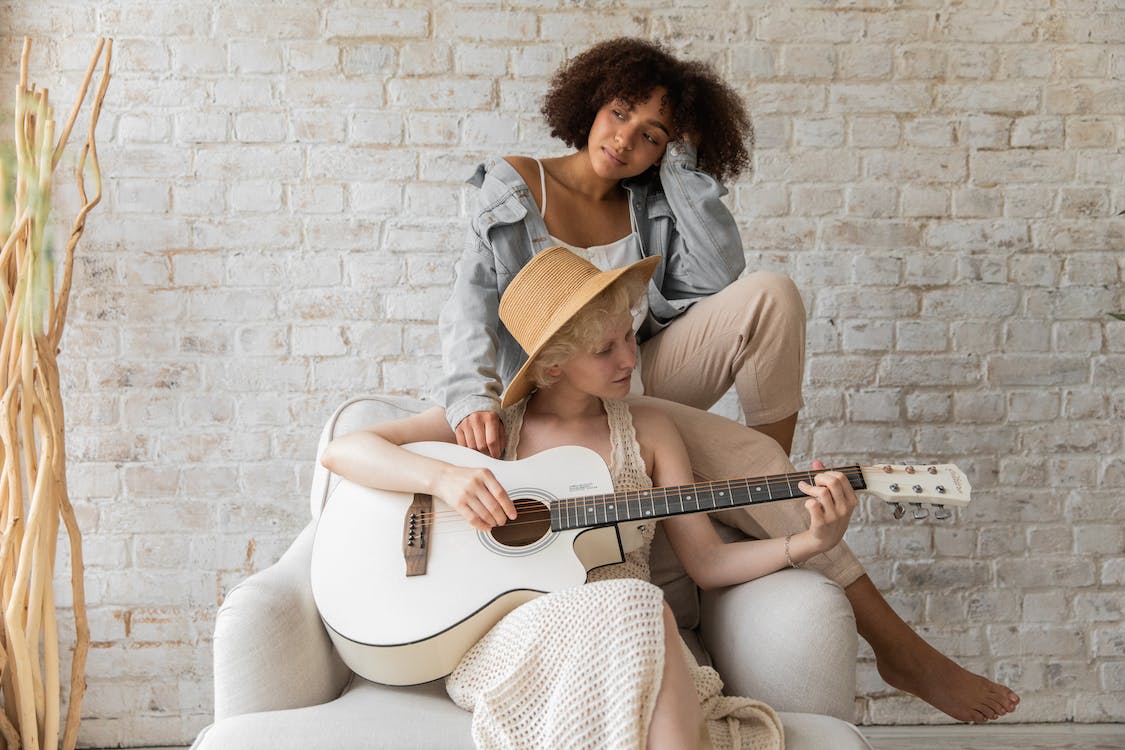 BẢNG GIÁ GIA SƯ DẠY KÈM ĐÀN GUITAR TẠI NHÀ
