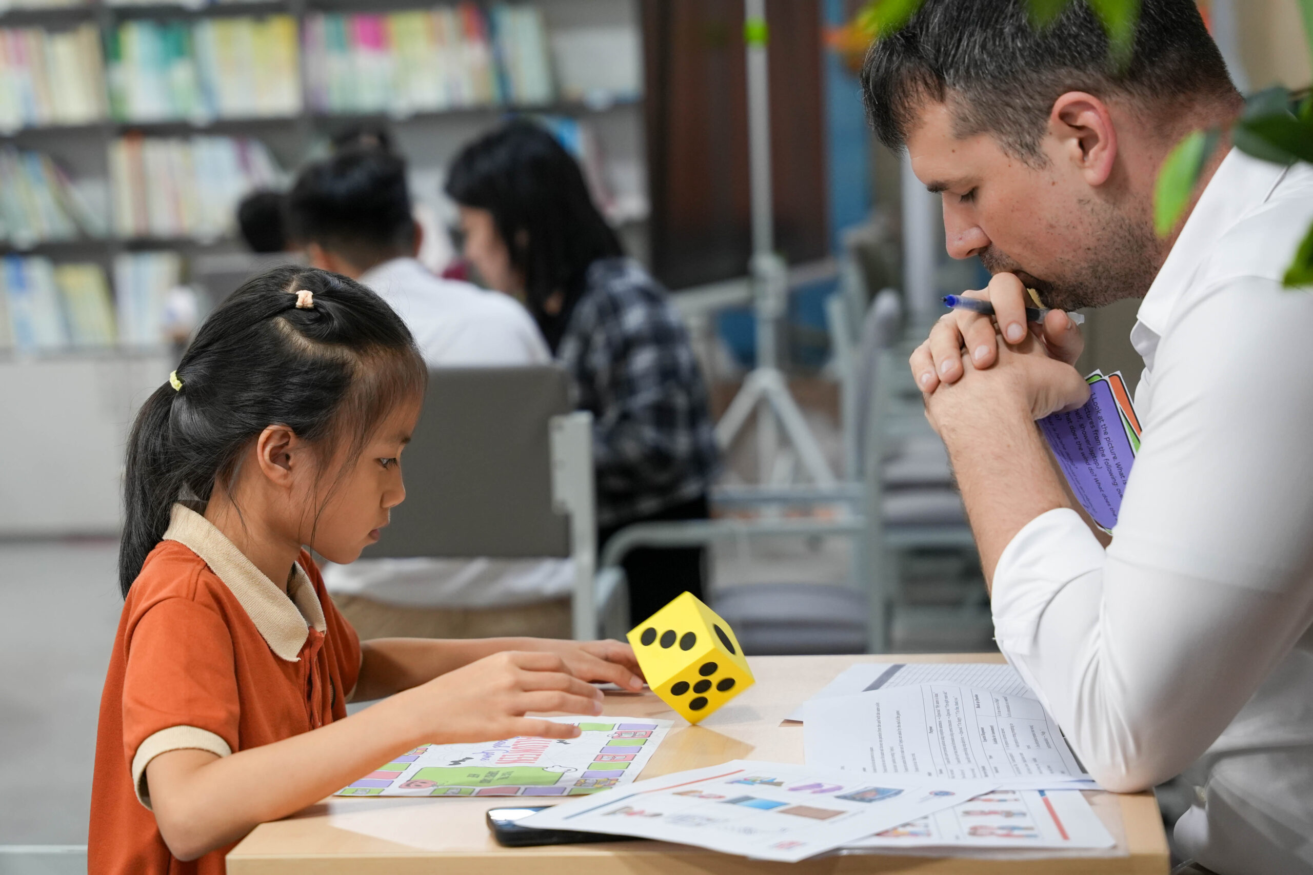 GIA SƯ CHO HỌC SINH TRƯỜNG QUỐC TẾ TIS