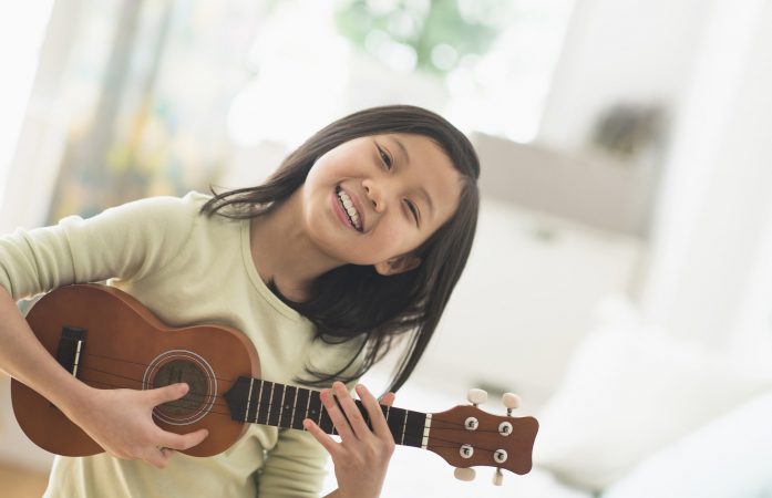 gia sư dạy đàn Ukulele