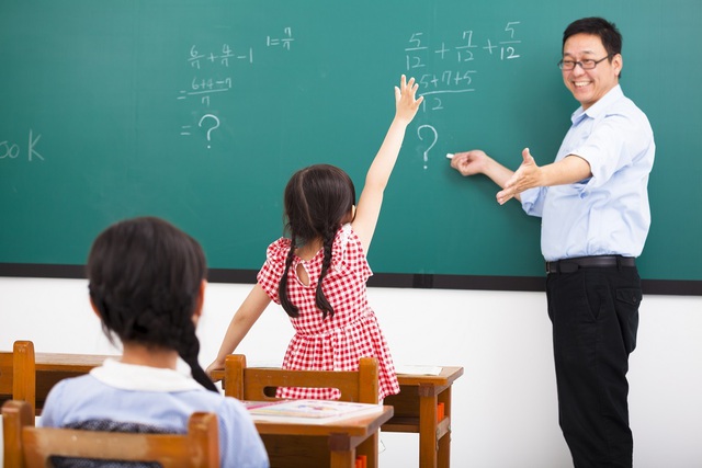 Gia sư giáo viên đứng lớp là gì?