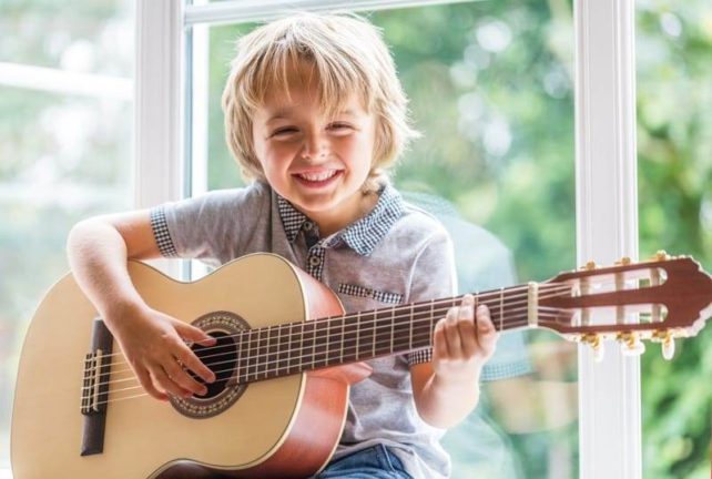 LỢI ÍCH CỦA VIỆC HỌC VÀ CHƠI ĐÀN GUITAR